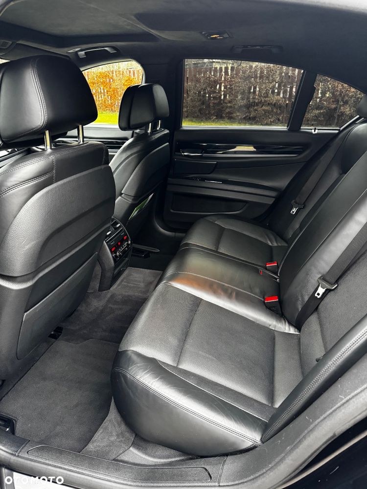 BMW Seria 7 740d Edition Exclusive - 25