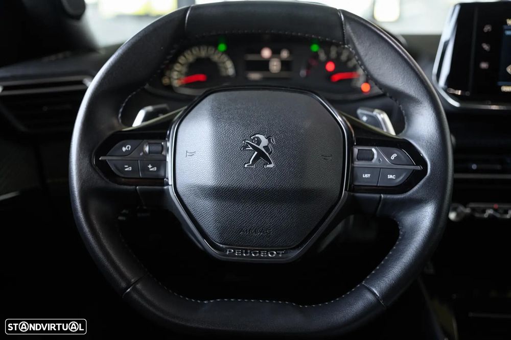 Peugeot 2008 1.2 PureTech Allure EAT8 - 34