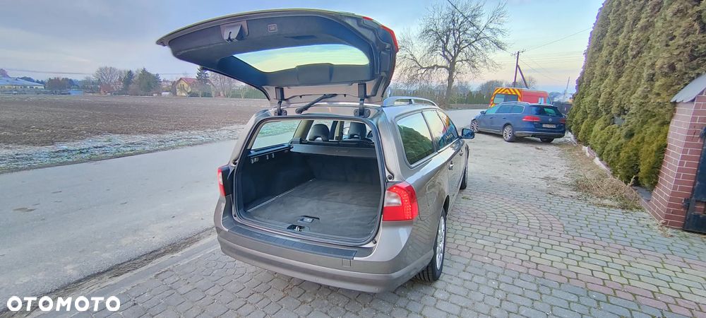 Volvo V70 2.4D Momentum - 23
