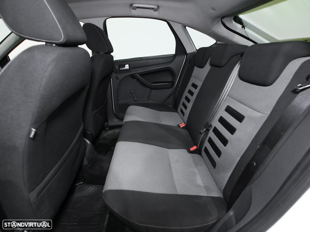 Ford Focus 1.8 TDCi Ambiente - 9