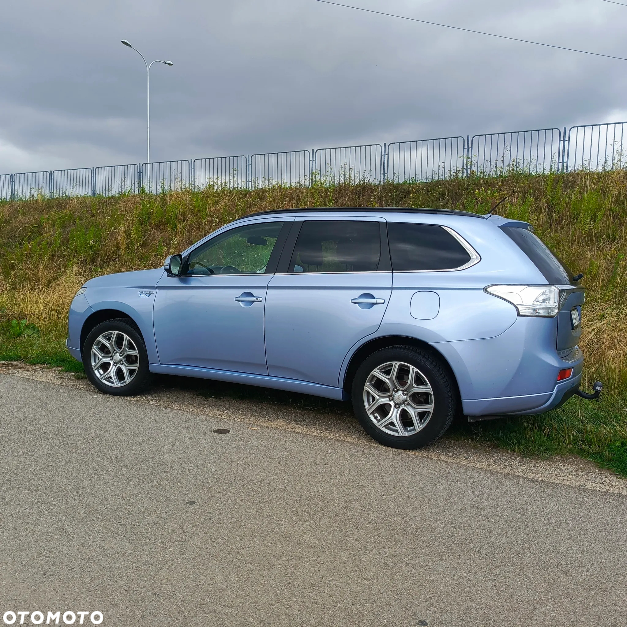 Mitsubishi Outlander PHEV Instyle NAVI + - 4