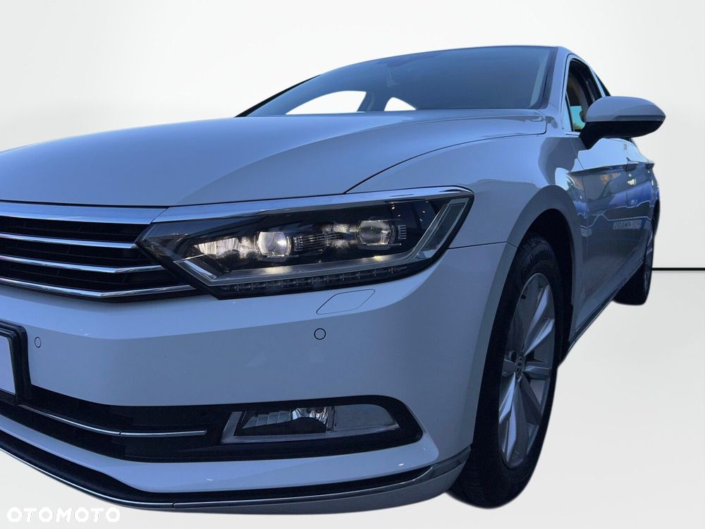 Volkswagen Passat - 32