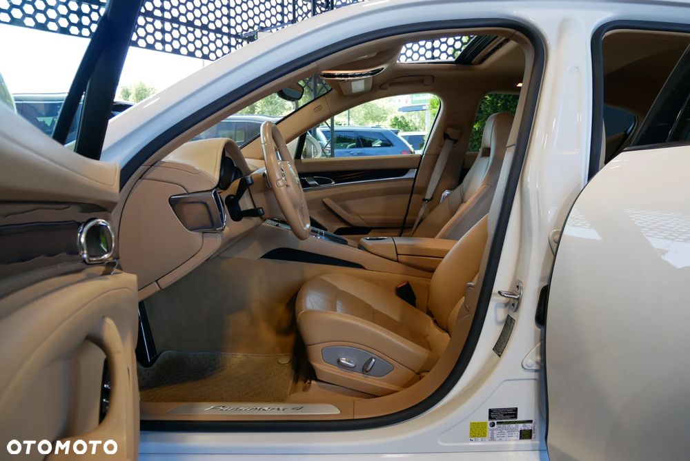 Porsche Panamera 4 - 8