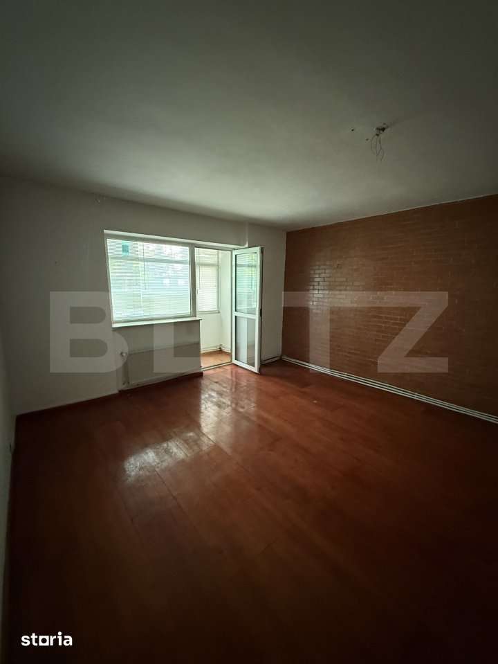 Apartament cu 3 camere, decomandat, zona George Enescu — fotografia 1