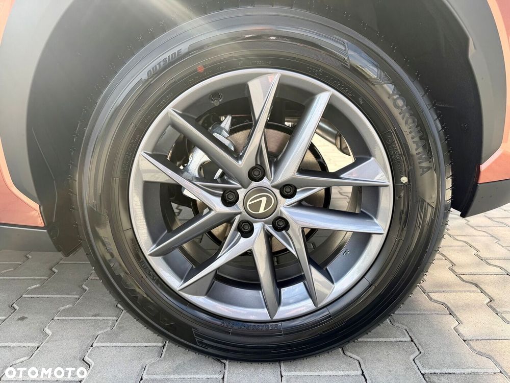 Lexus LBX 1.5 Hybrid - 8