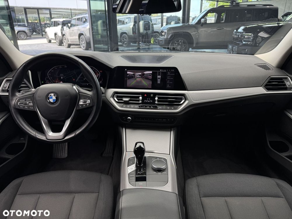 BMW Seria 3 318i - 16