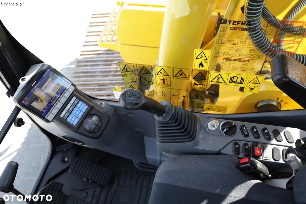 Komatsu PC210LC-11 - 23