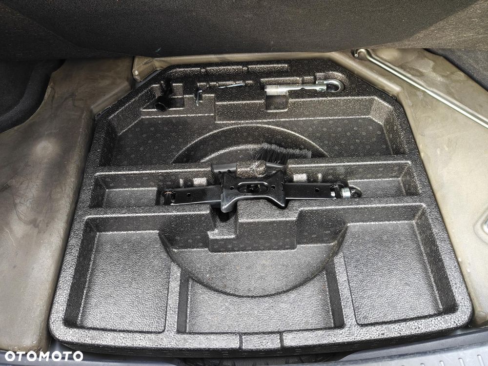 Toyota Avensis 1.8 Selection MS - 17