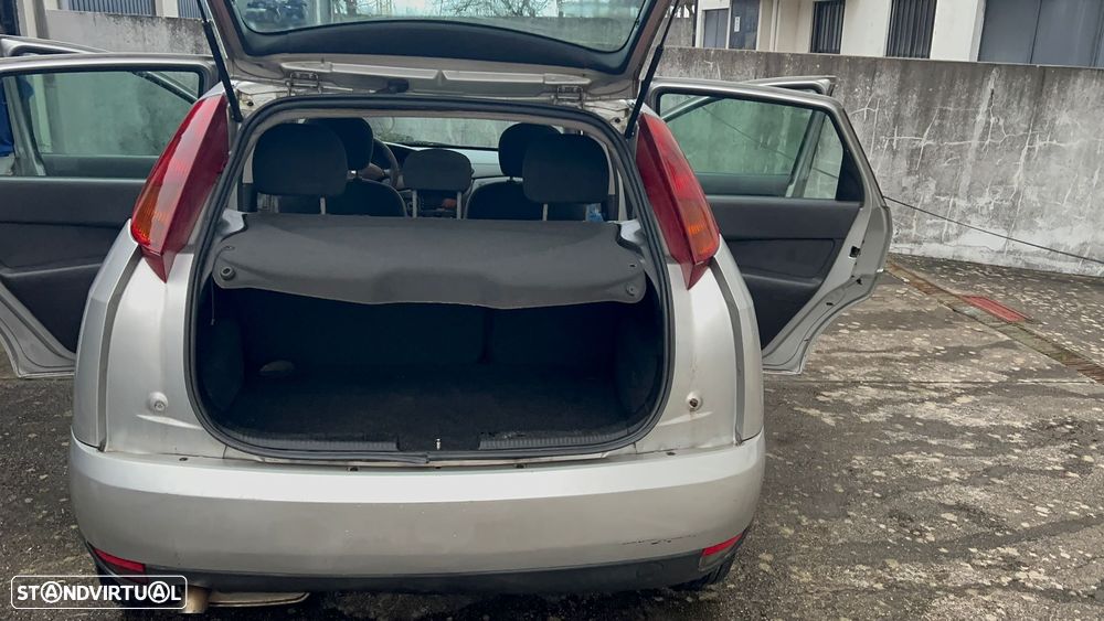 Ford Focus DI Ghia - 3