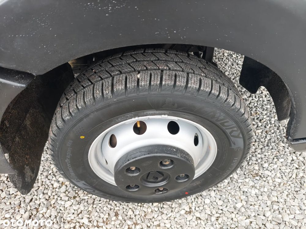 Renault Maxity - 20