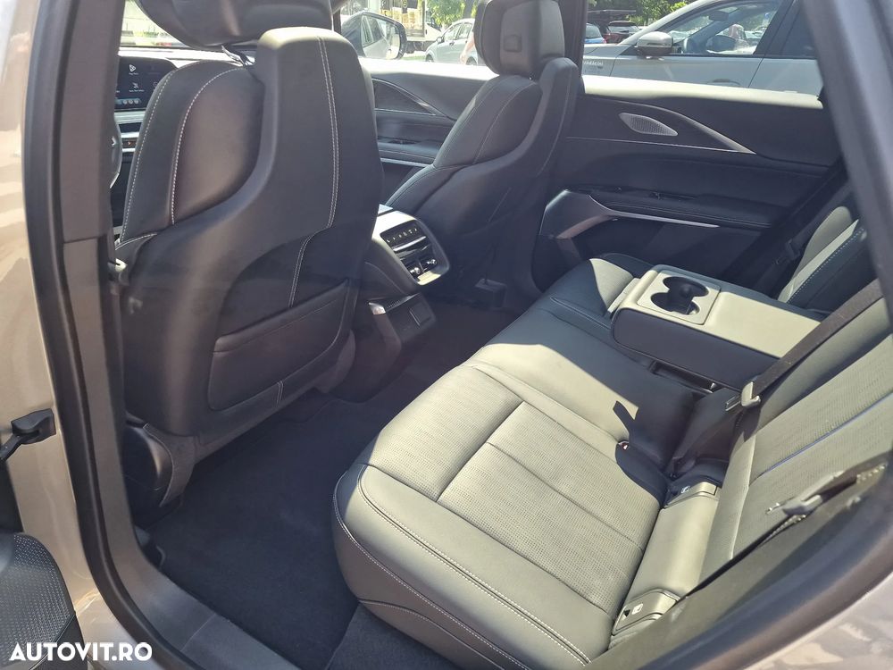 Cadillac Lyriq Sport - 12