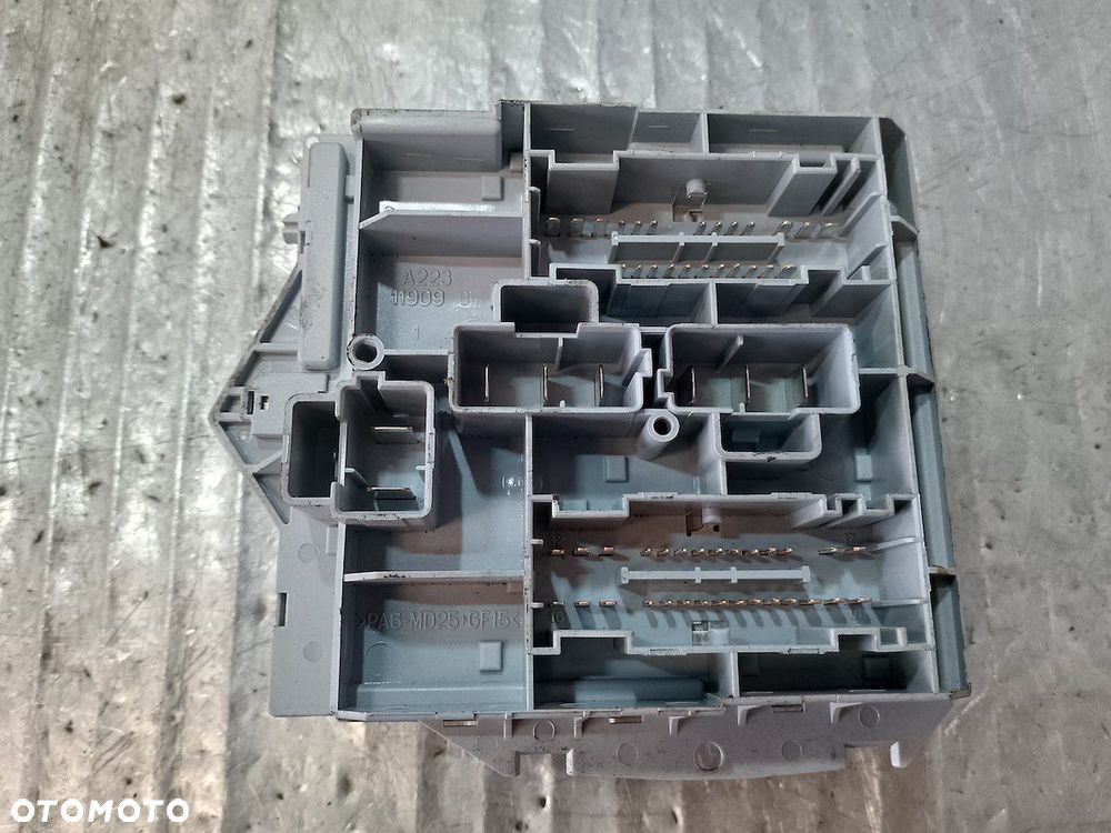 SKRZYNKA BEZPIECZNIKÓW ZEWNĘTRZNA FIAT CROMA 2005- 51804116 1.9 MULTIJET - 4