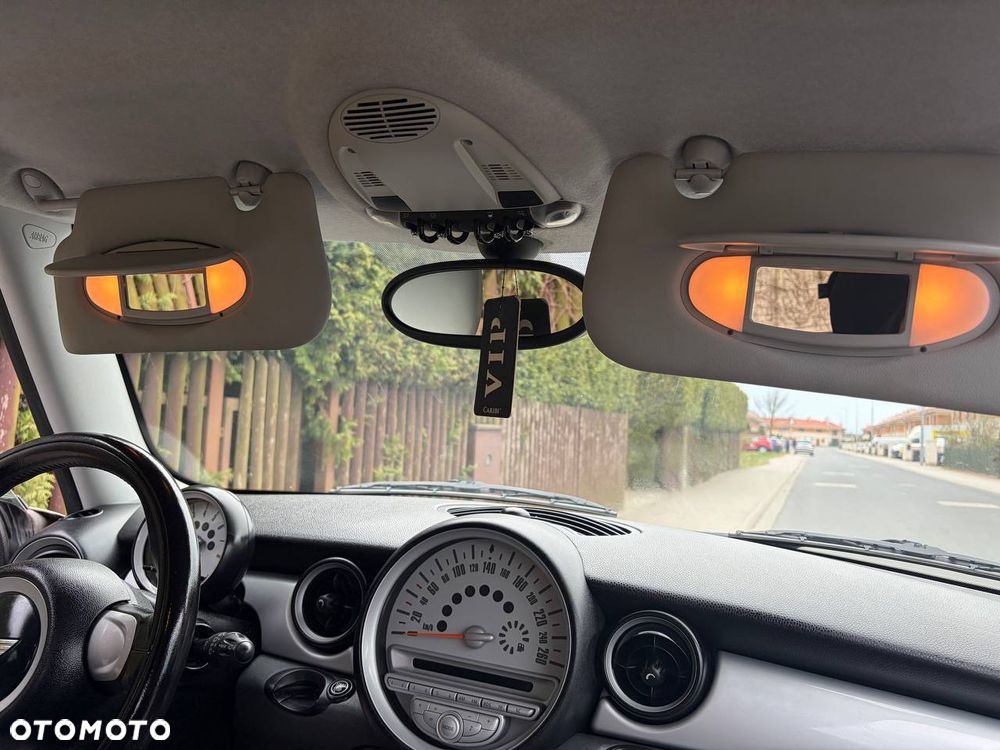 MINI Cooper Standard - 10