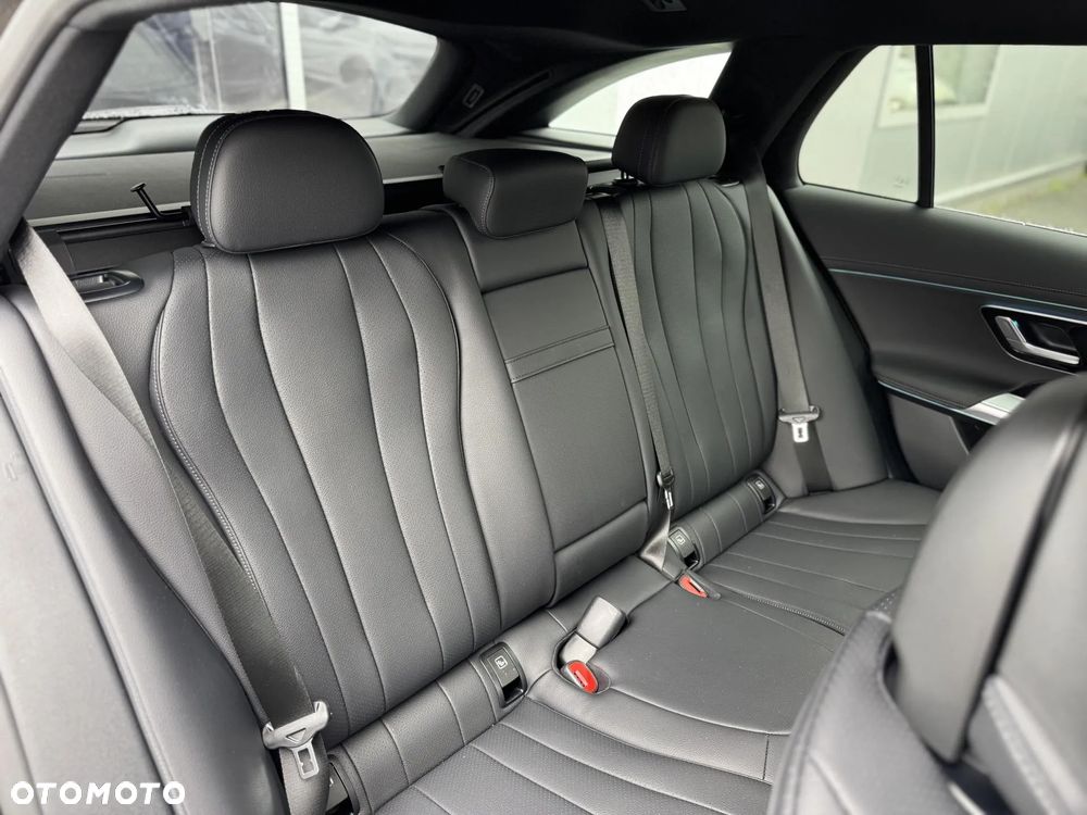 Mercedes-Benz Klasa E 220 d 4Matic 9G-TRONIC - 13