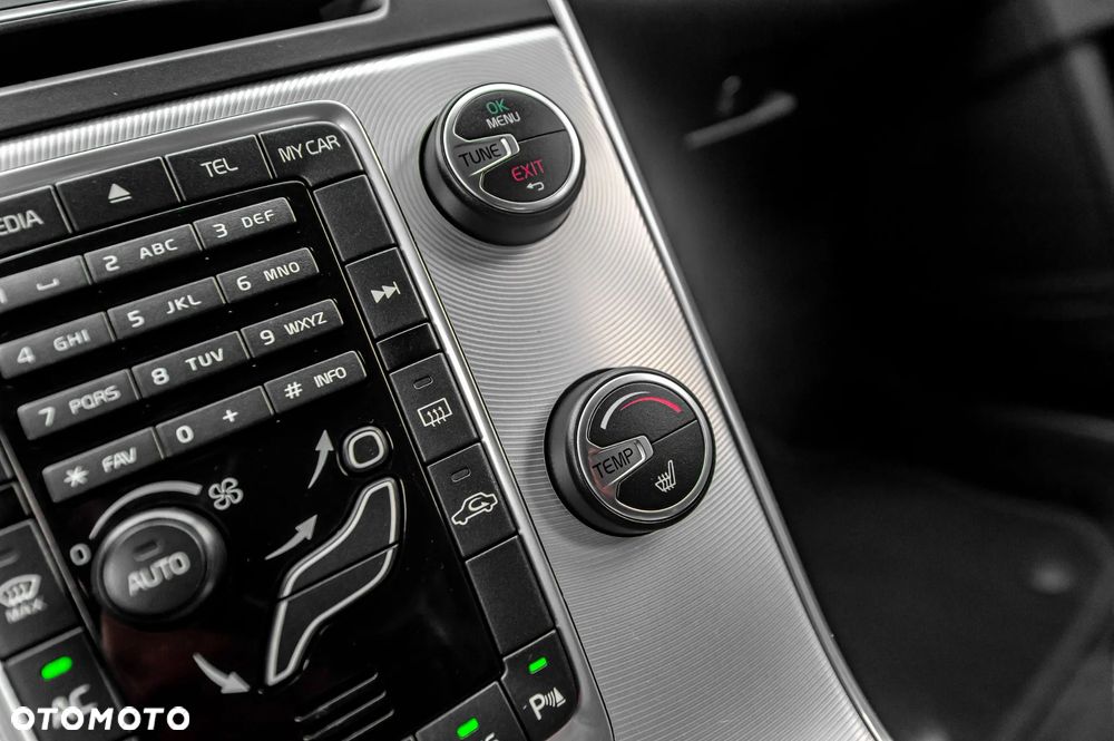 Volvo V60 D5 AWD Geartronic R-Design - 33