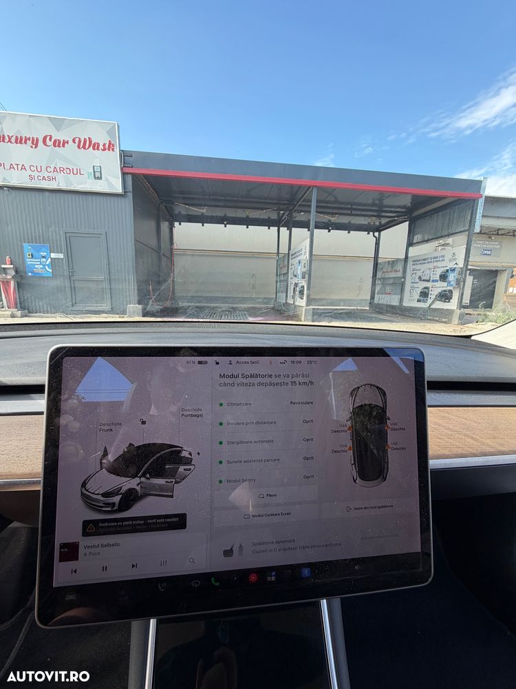 Tesla Model 3 - 24
