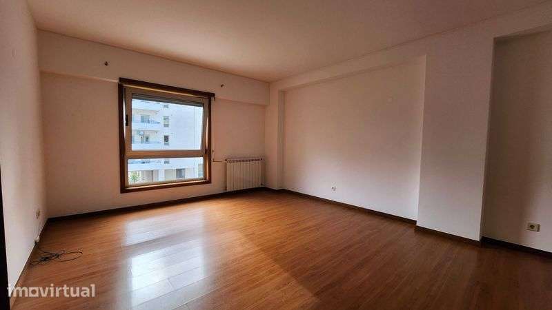 Arrenda-se apartamento T2 Vale das flores - Grande imagem: 2/12