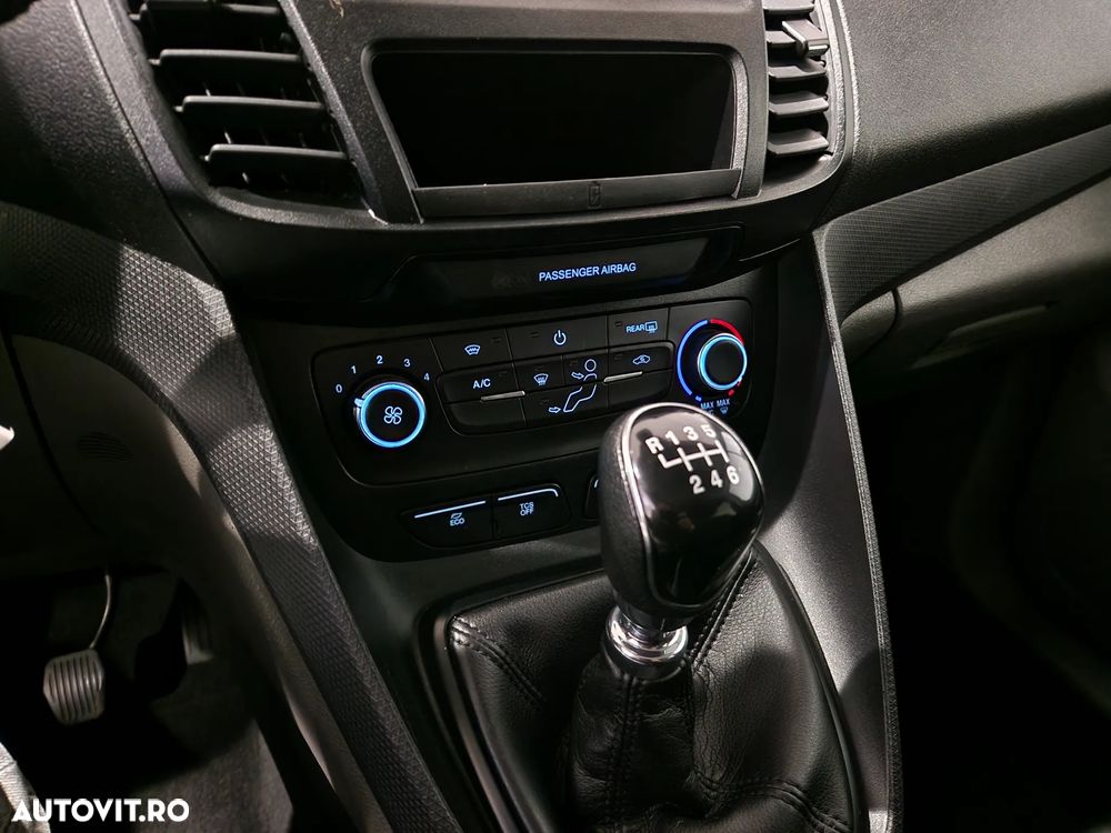 Ford Transit Connect - 17