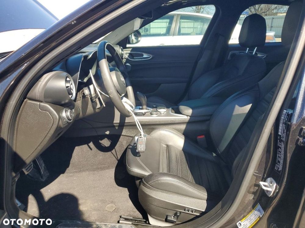 Alfa Romeo Giulia - 7