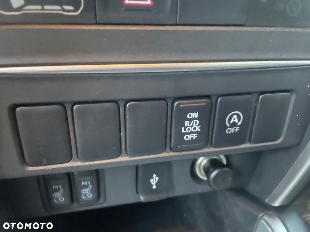 Mitsubishi L200 - 32