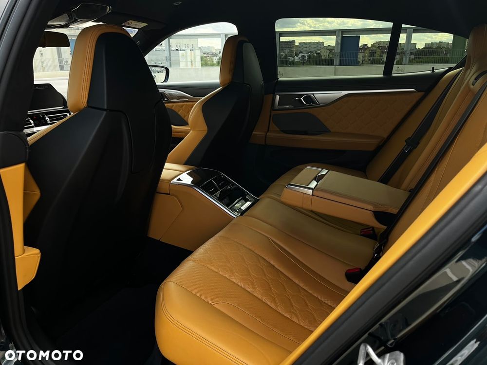 BMW M8 Competition - 30