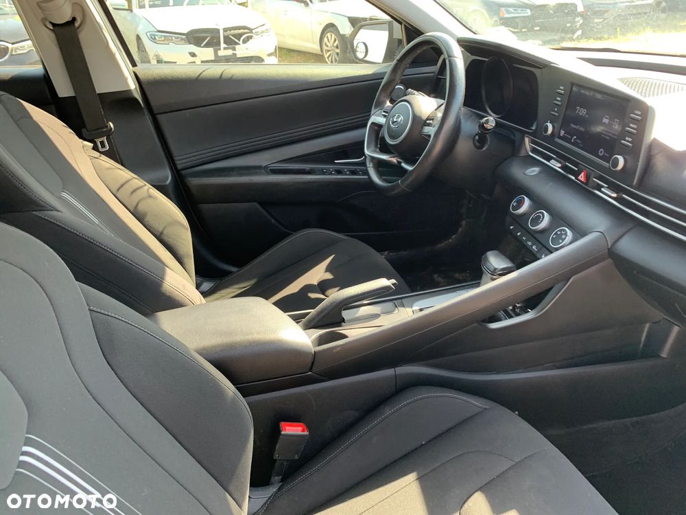 Hyundai Elantra - 14