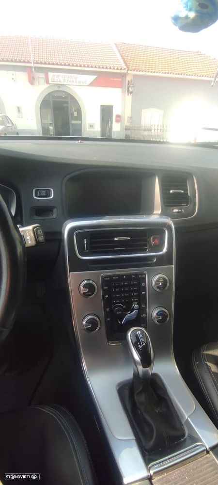 Volvo V60 2.0 D4 Momentum Geartronic - 12