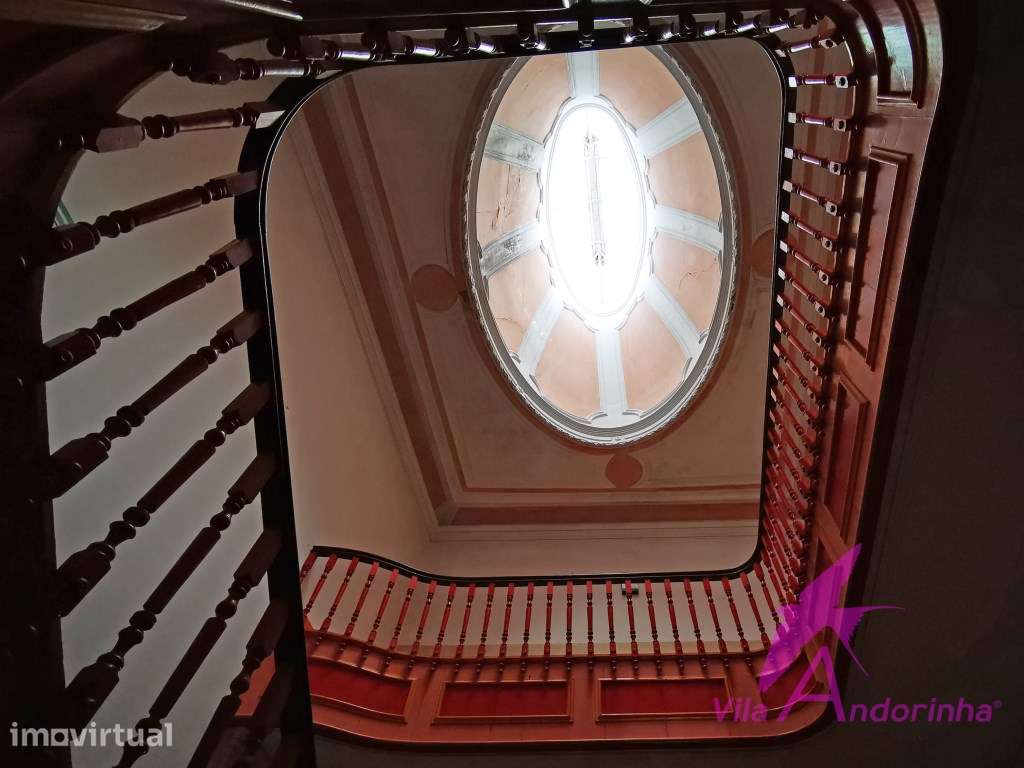Edifício Histórico no Coração da Cidade - Potencial Único para Inve... - Grande imagem: 2/23