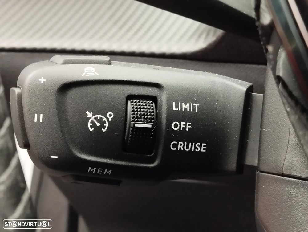 Peugeot 2008 1.2 PureTech Allure - 25