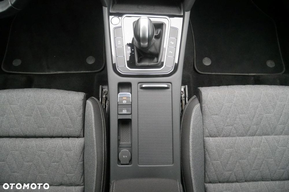 Volkswagen Passat Variant 2.0 TDI SCR Business DSG - 11