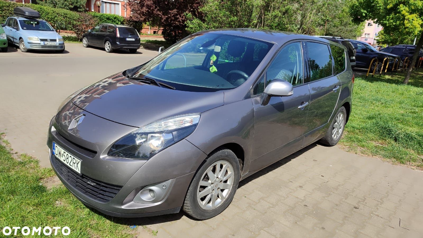 Renault Grand Scenic - 1