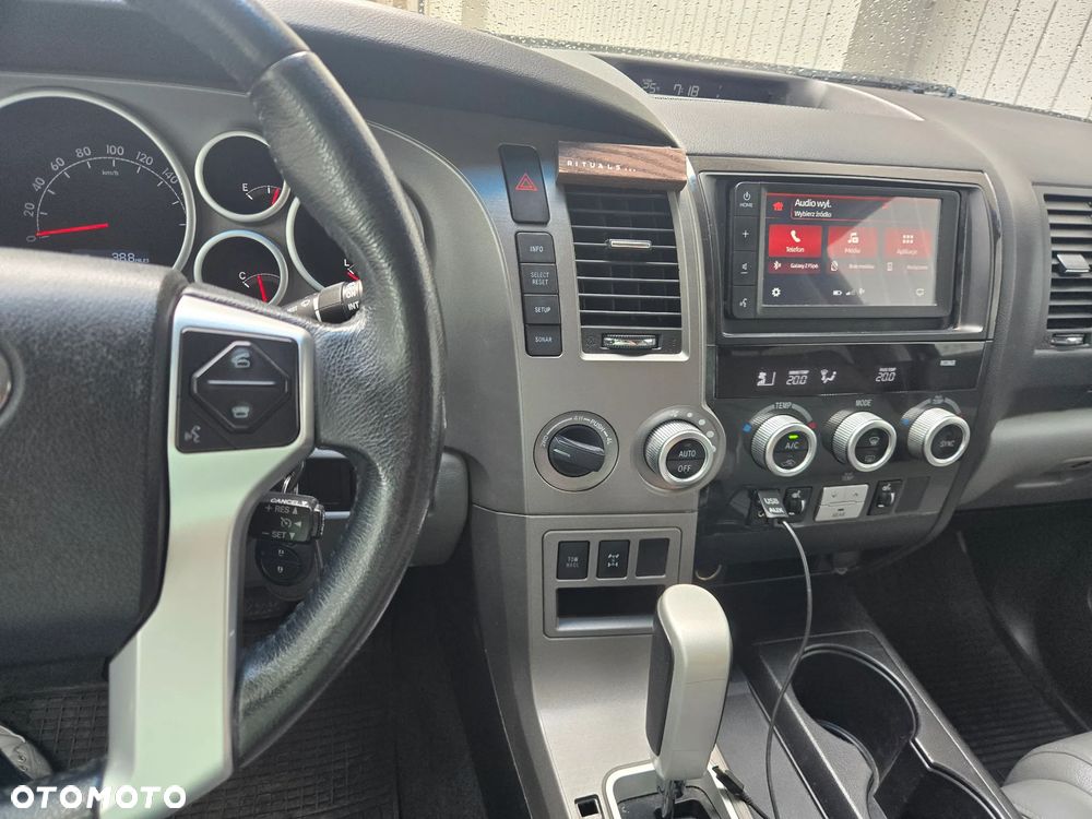 Toyota Sequoia - 14