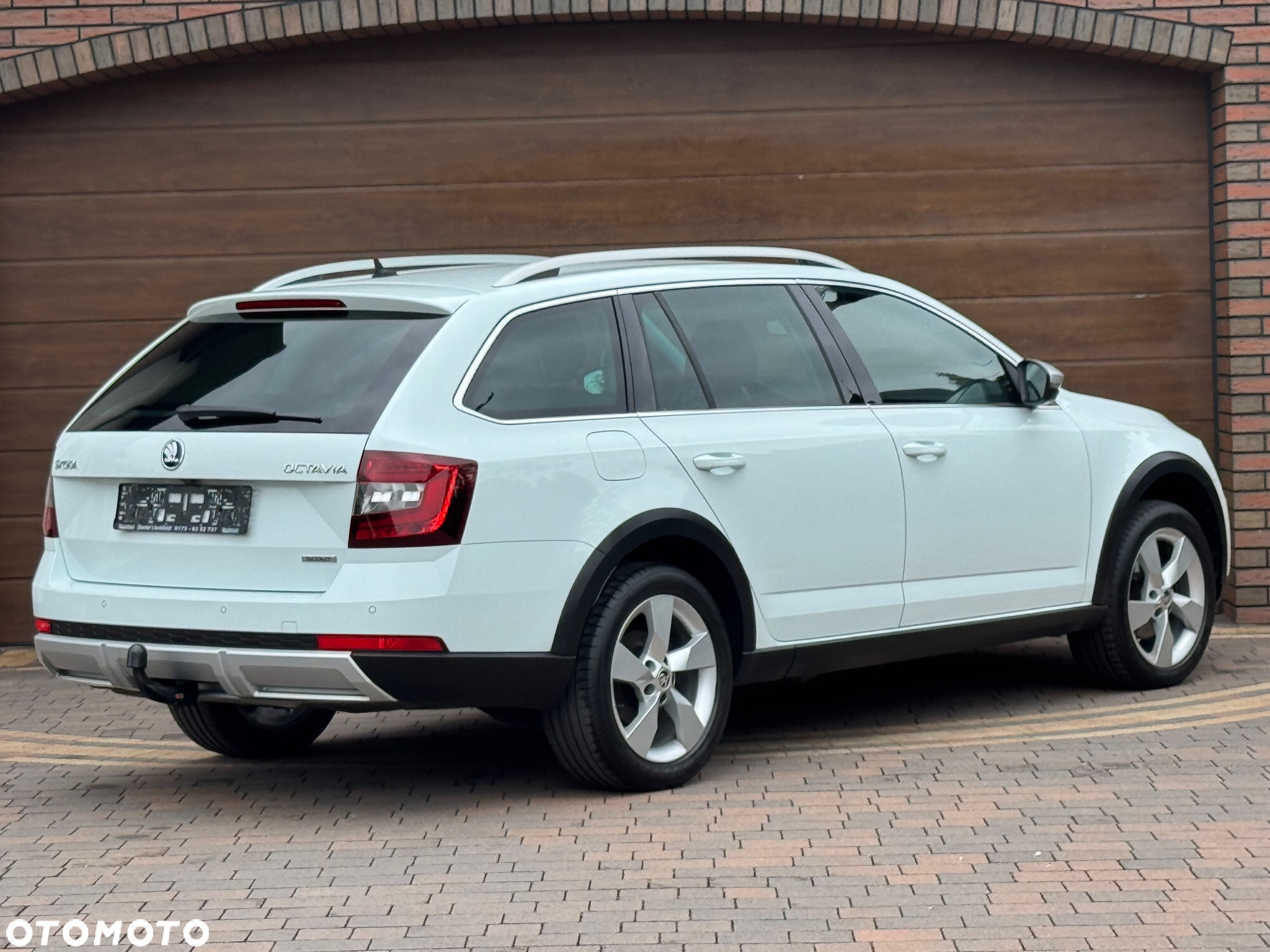 Skoda Octavia Combi 2.0 TDI DSG 4x4 Scout - 8