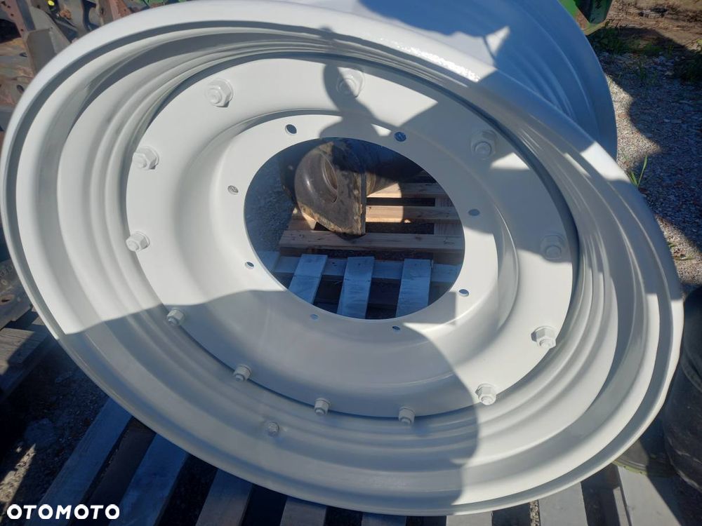 Felga przód 15x30 New Holland T7.230 - 1