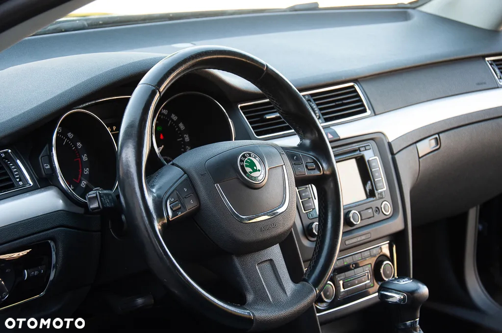 Skoda Superb 2.0 TDI DSG Exclusive - 23