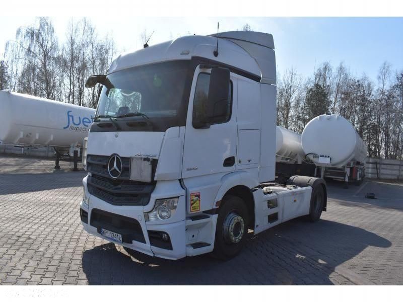 Mercedes-Benz Actros - 3