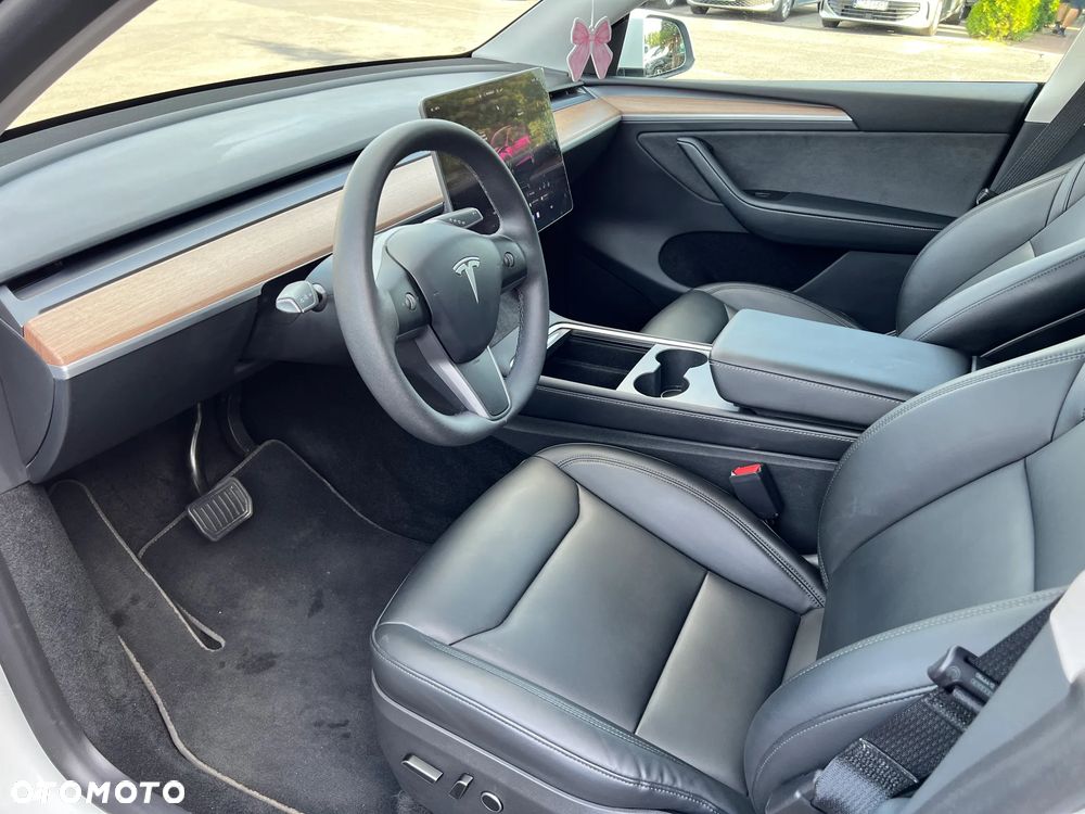Tesla Model Y RWD - 16