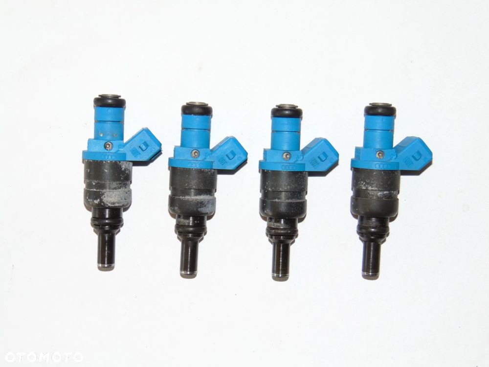 KOMPLET wtryski wtrysk wtryskiwacz paliwa 058133551F Audi A4 B5 A6 C5 VW Volkswagen Passat benzyna 1.8 - 4