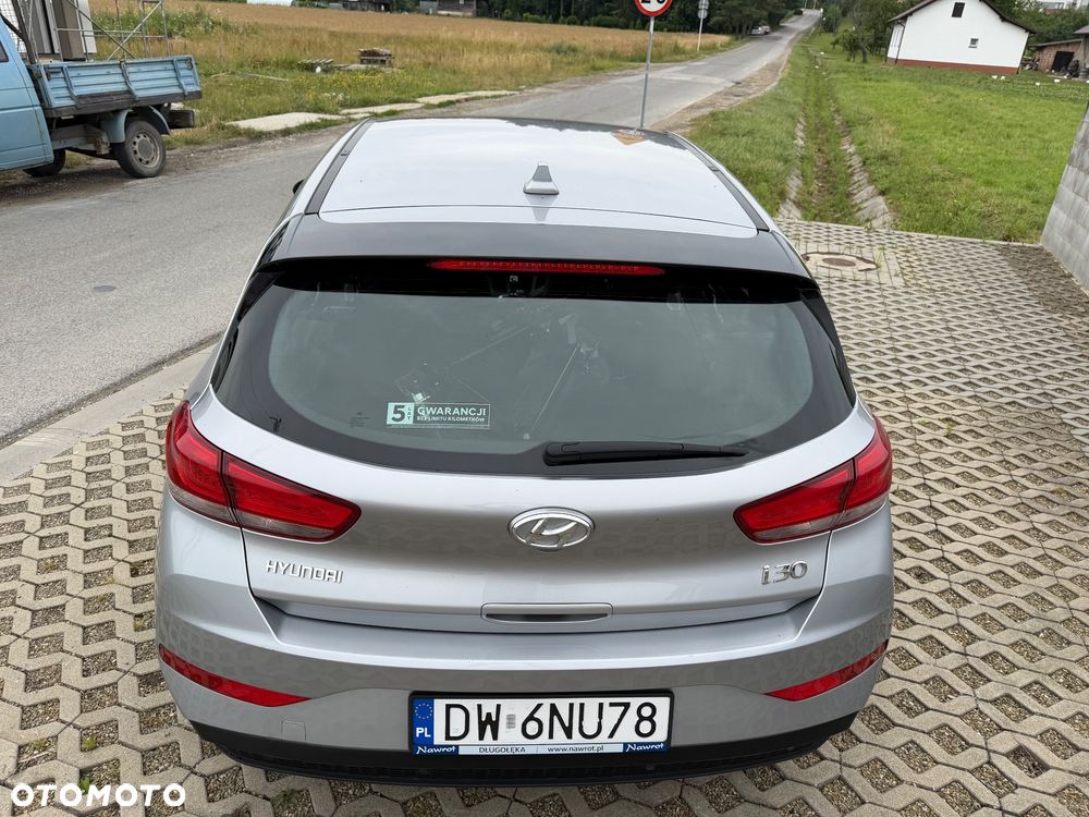 Hyundai i30 1.5 DPI Classic + - 16