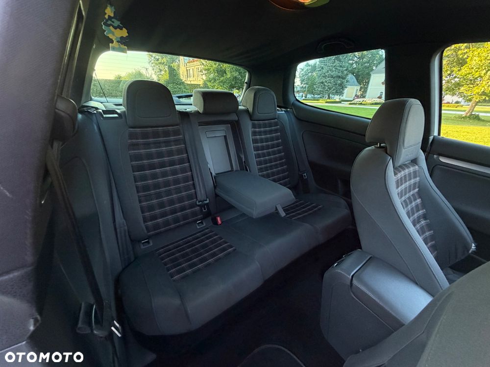 Volkswagen Golf - 11