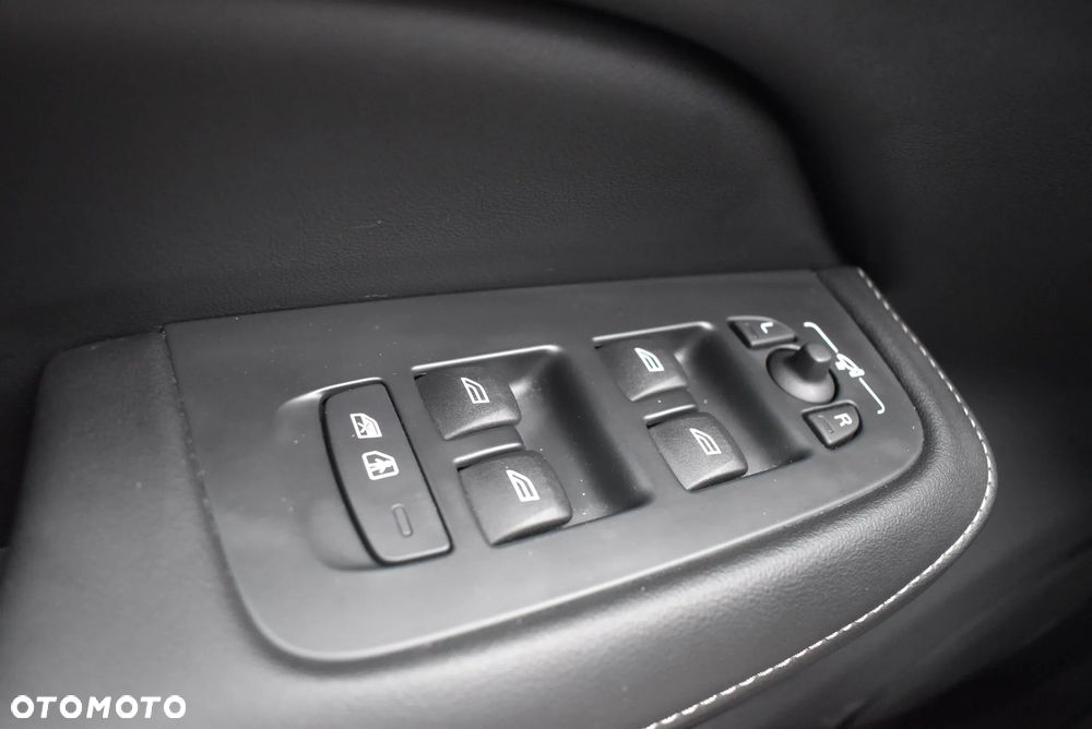 Volvo S60 B5 B AWD Ultimate Dark - 24