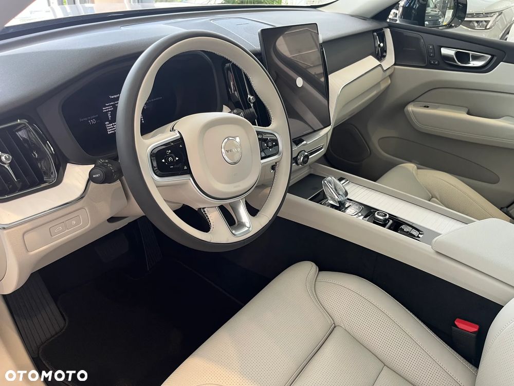 Volvo XC 60 T6 Plug-In Hybrid AWD Plus Dark - 10