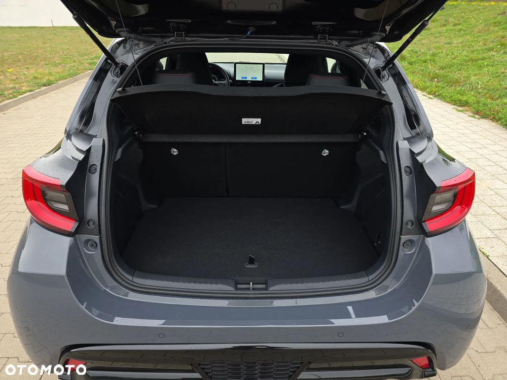 Toyota Yaris Hybrid 1.5 GR Sport - 27