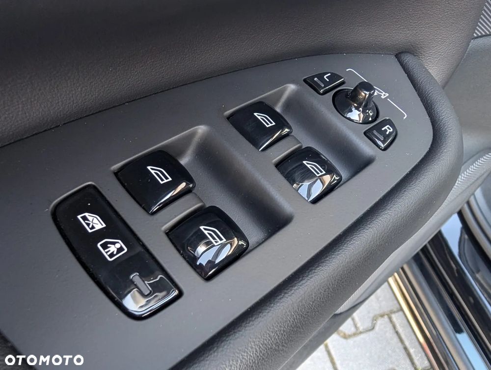 Volvo XC 90 B5 D AWD Ultimate Dark 7os - 37