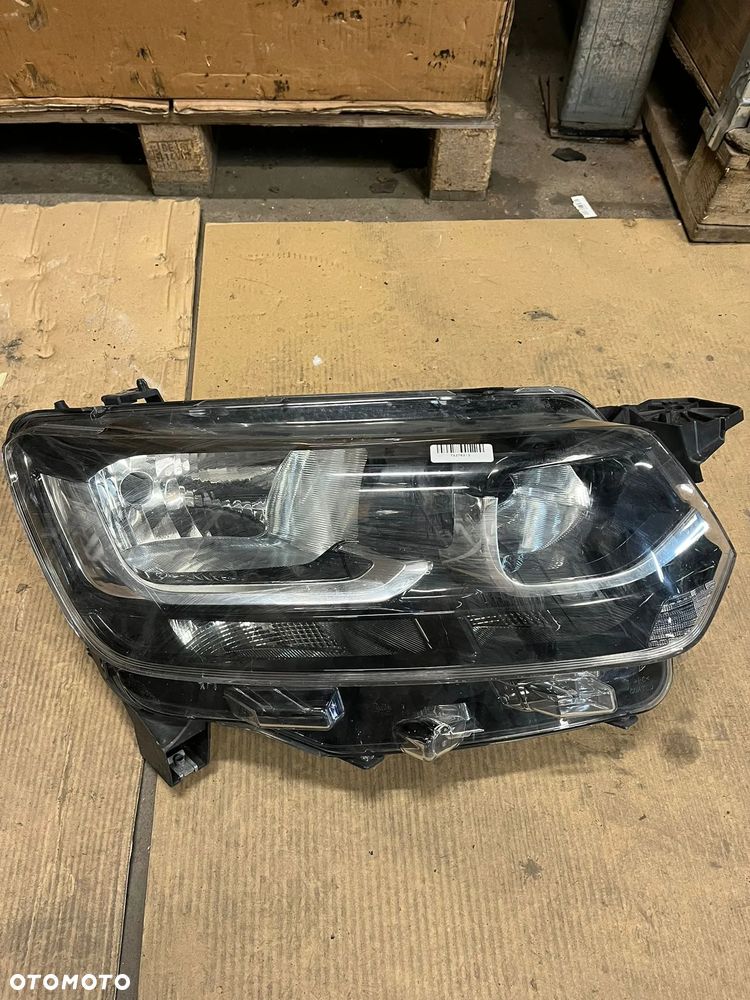 Lampa przednia prawa 73278215 Toyota proace stan nieznany - 1