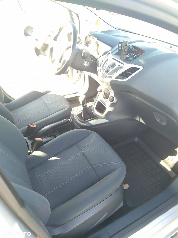 Ford Fiesta 1.4 Titanium - 12