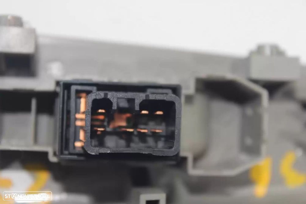 COMANDO ELEVADOR DE VIDRO TRASEIRO DIREITO HYUNDAI SANTA FÉ II 2011 -3715211110 - 2