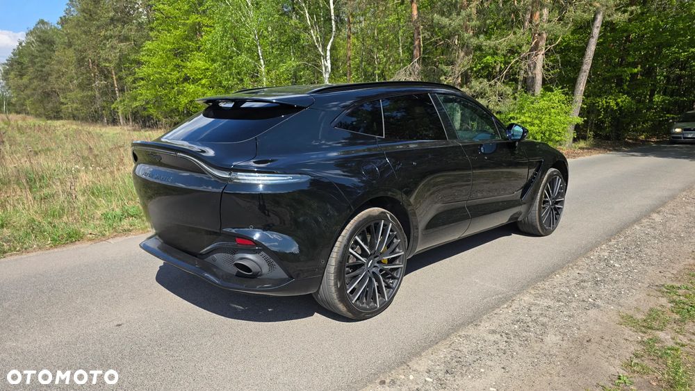Aston Martin DBX - 3