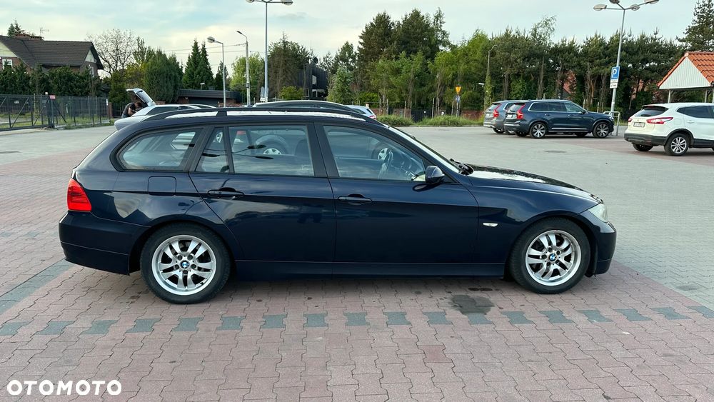 BMW Seria 3 318d - 4