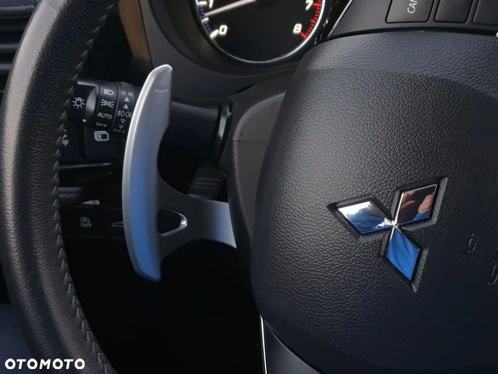 Mitsubishi Outlander 2.0 Instyle Navi 4WD CVT - 17